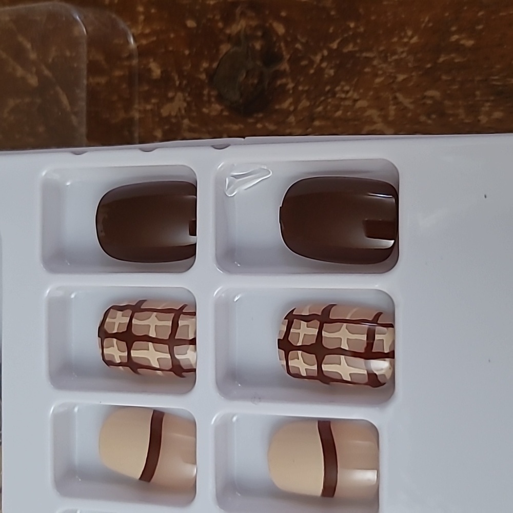 2/$16 Brown Plaid Press On Nails - Picture 11 of 12